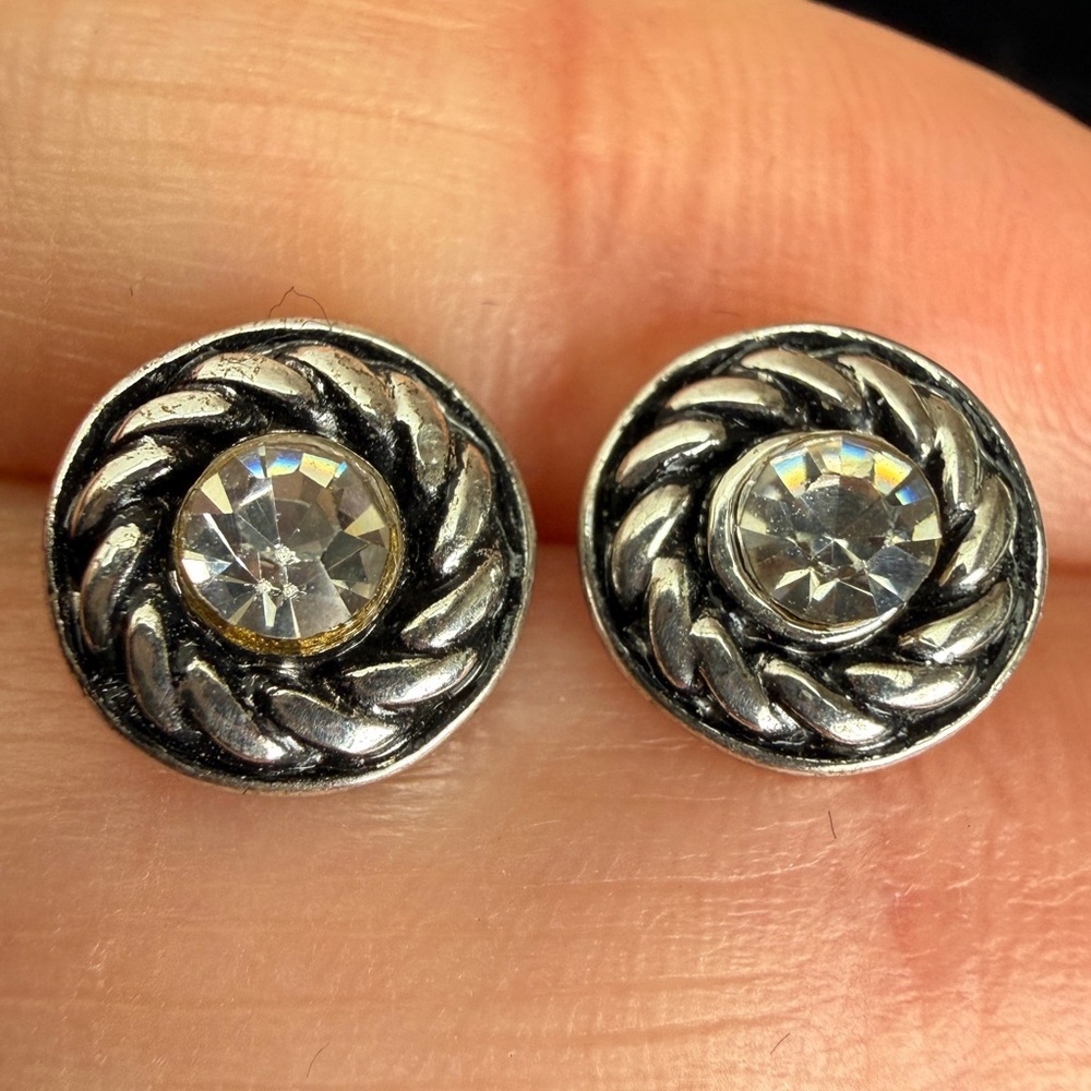 Beautiful, vintage simple, silvertone, bling etched pierced earrings - Picture 7 of 9